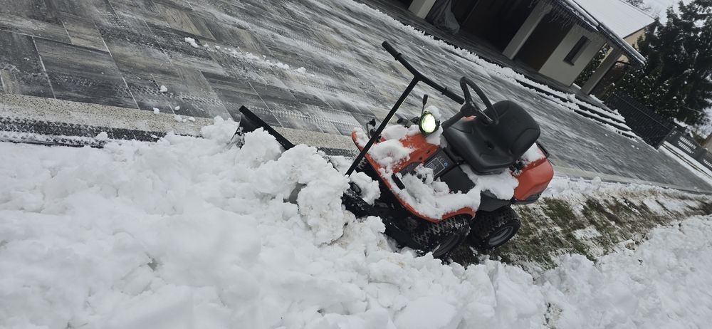 Traktorek kosiarka Husqvarna R18 4x4  Briggs 103cm