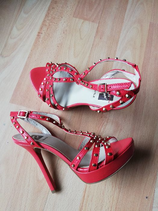 NOWE szpilki na platformie czerwone 35 złote nity