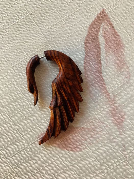 Kolczyk oszukany tunel skrzydło drewniane handmade