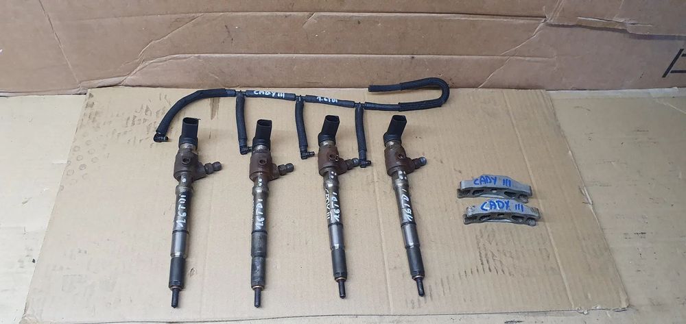 Wtrysk wtryskiwacz wtryskiwacze wtryski paliwa VW Caddy III Lift 1.6 TDI 03L130277B
