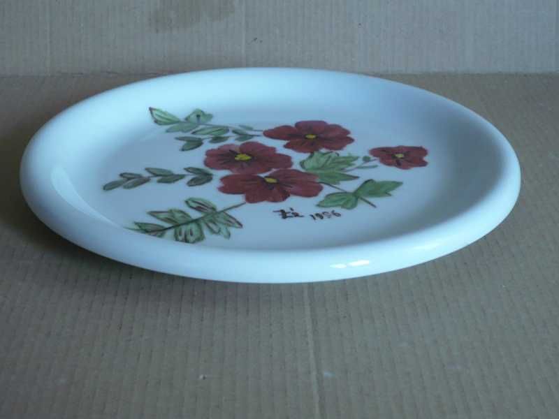 Hand-painted ceramic plate442546148271738882