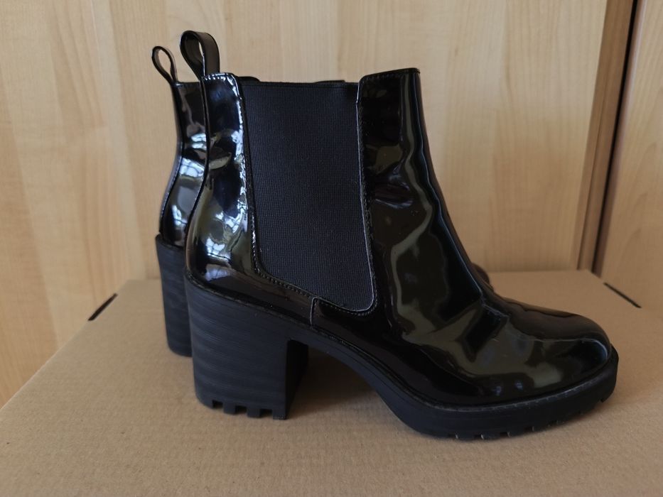 Botki damskie lakierowane rozmiar 40