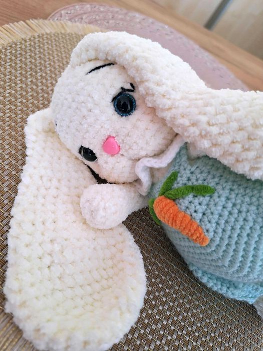 Królik, maskotka, handmade na szydełku.