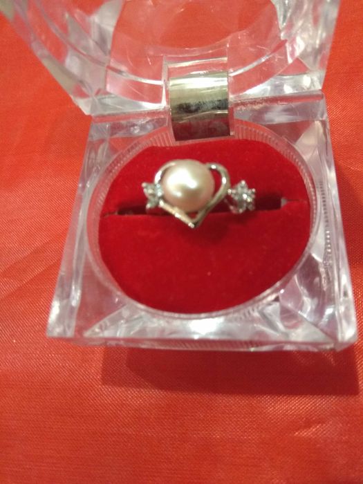 Новый комплект из серебра: кольцо и сережки с морским жемчугом