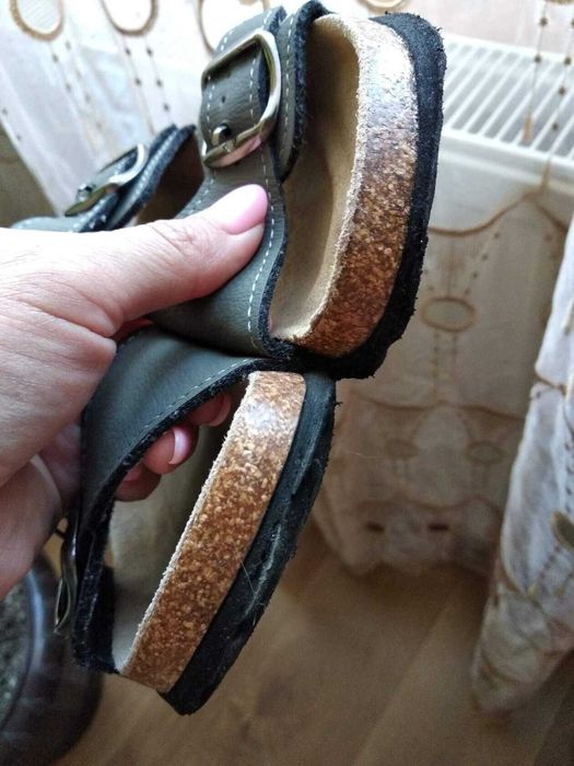 Зручні шкіряні сандалі - босоніжки Bobbi Shoes. розмір 29.