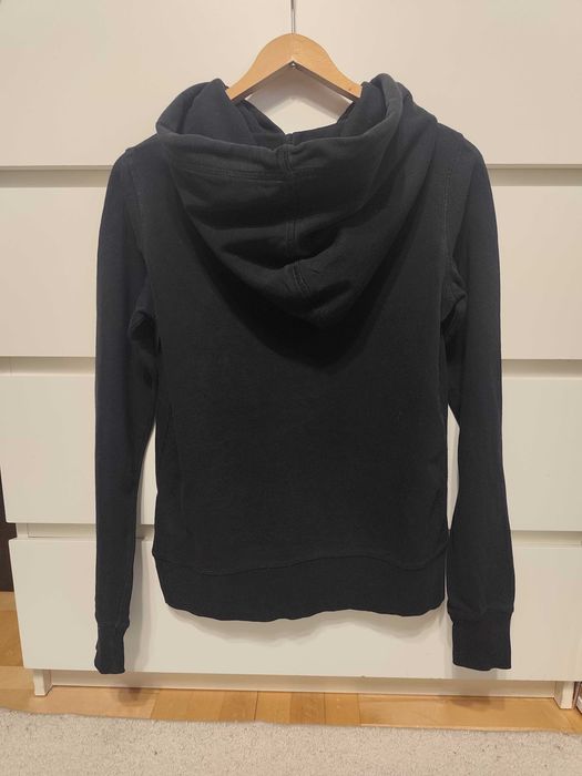 Czarna bluza z kapturem