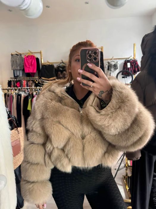 Pielne futro z kapturem