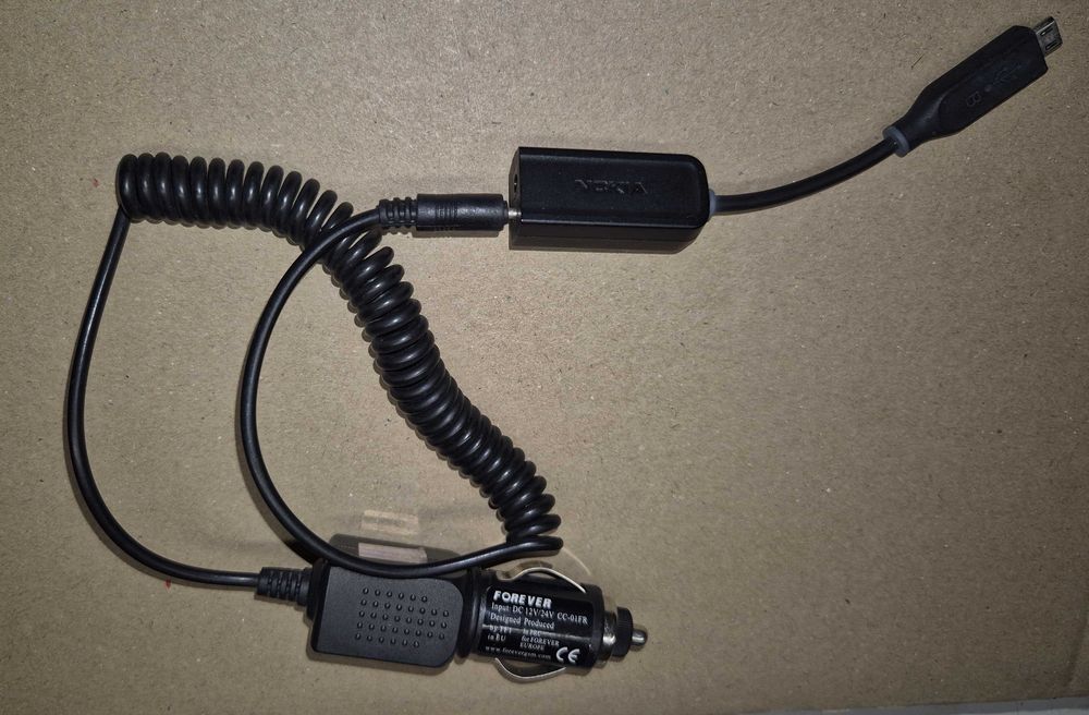 Ładowarka samochodowa do telefonów