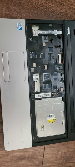 Laptom Acer Model E1-351GB9604G50Maks