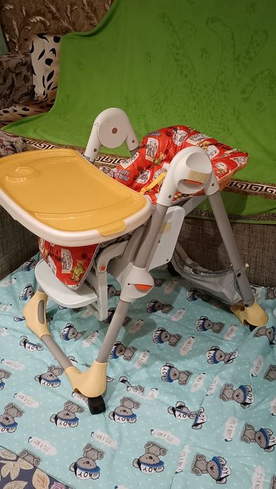 Продам стульчик  от 6 месяцев Chicco.