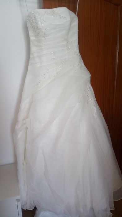 Vestido de Noiva com véu