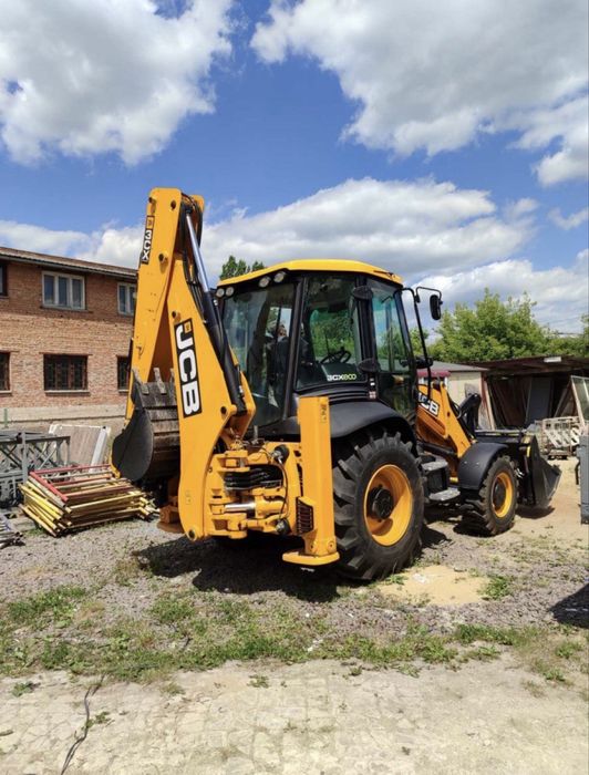 Екскаватор JCB 3CX. Оренда техніки для земельних та будівельних робіт.