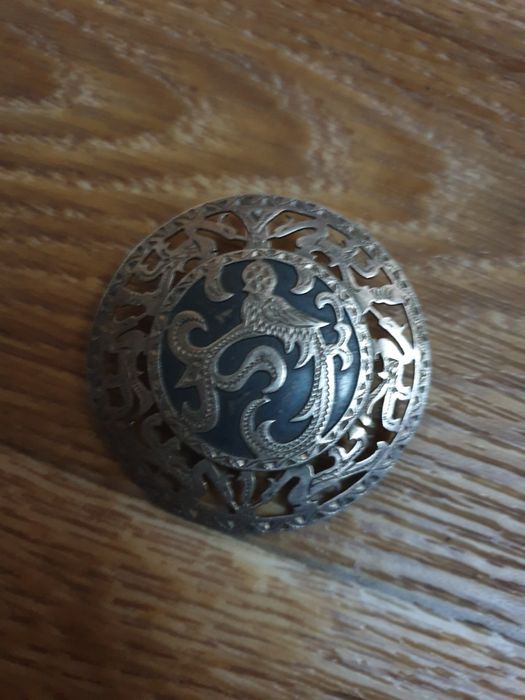 Серебряная брошь-кулон.