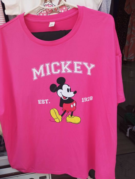 Класний жіночий костюм