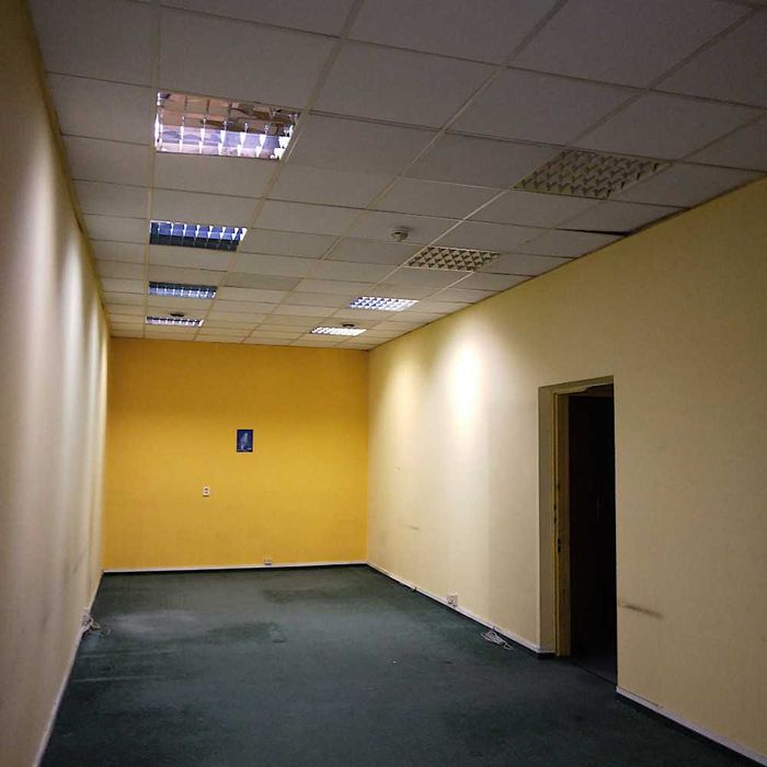 Lokal handlowo - usługowy na parterze barber / fryzjer