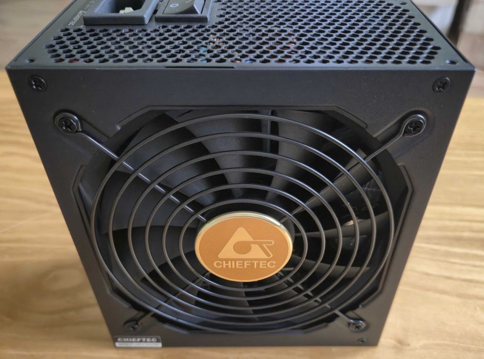 Zasilacz Chieftec Polaris 1050W 80 Plus Gold (PPS-1050FC)