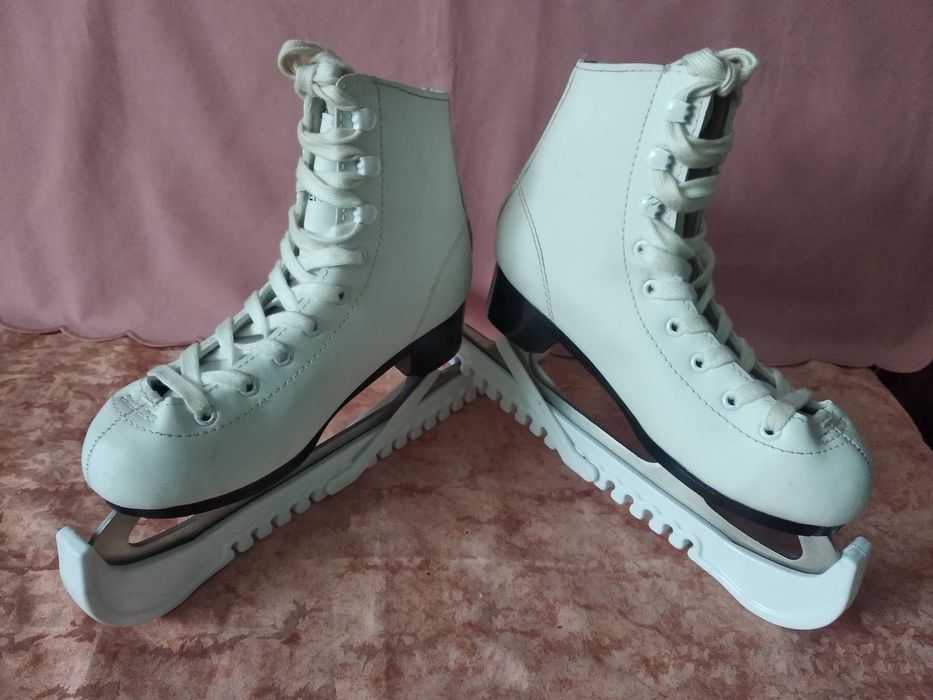 Коньки фигурные детские, р.33, 2 пары