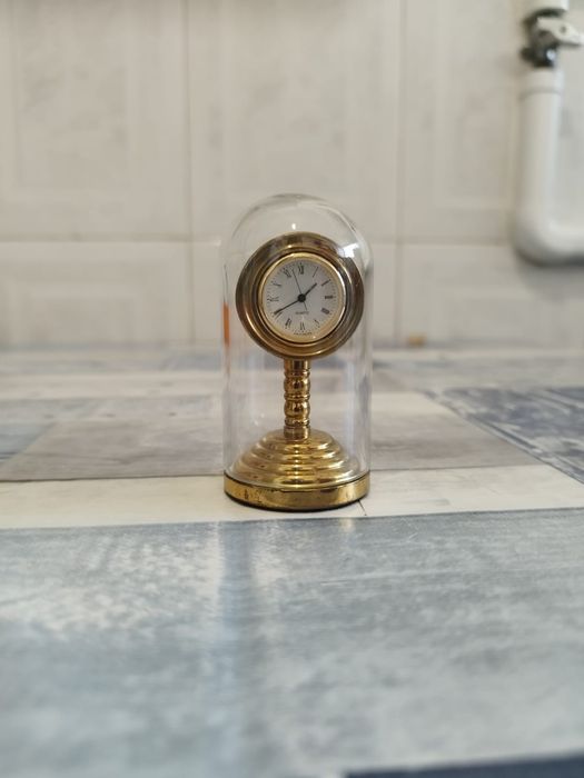 Coleção de relógios miniatura em latão