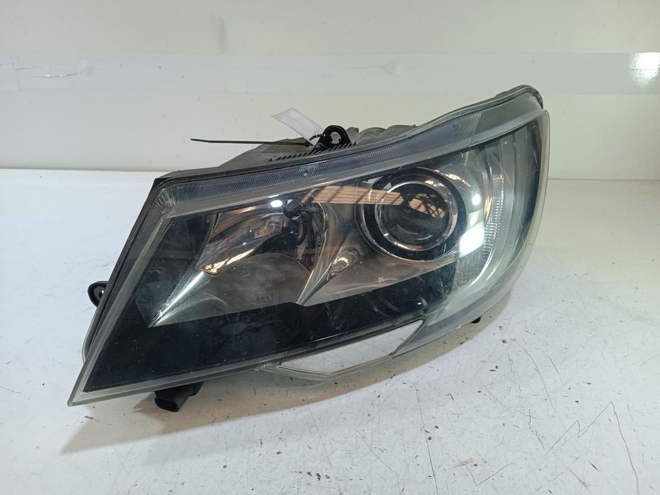 FAROL ESQUERDO SKODA SUPERB 3T4