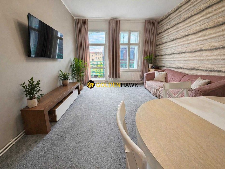 3 pokoje, Centrum przy Kaskadzie – najem 3 mies