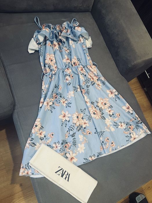 Piekna sukienka blekitna w kwiaty rozm xs
