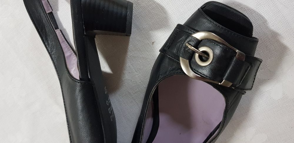 Novos - Sapatos Pele Bianca