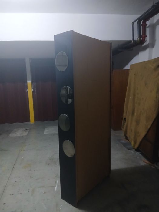 Estante preta alta Ikea