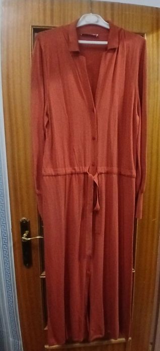 Vestido cor de tijolo