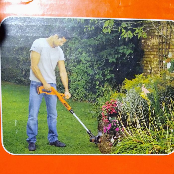 Nowa Akumulatorowa Podkaszarka Black Decker ST1823 (QW).