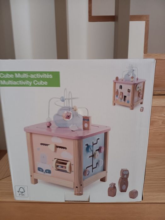 Cubo grande de atividades, em madeira FSC®. - rosa