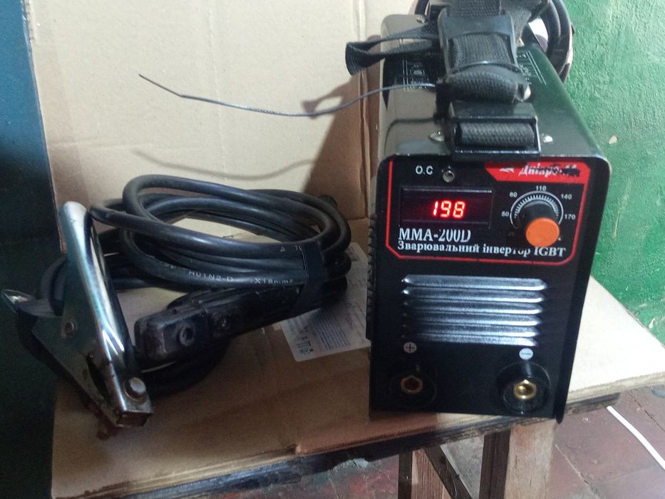 Сварочный инвентор Днипро- М 200 D + маска хамелеон