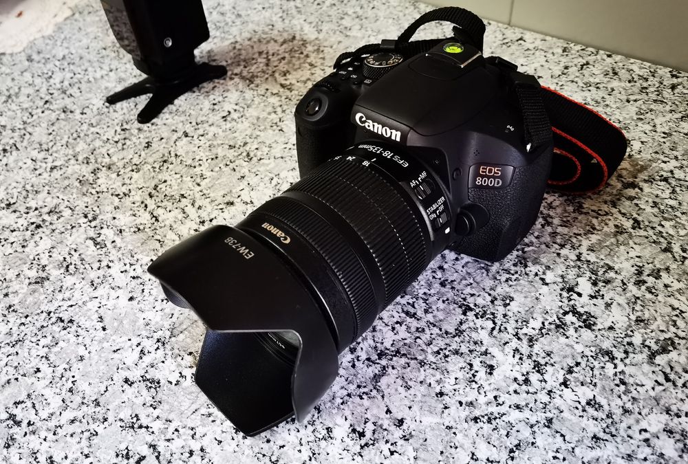 Canon eos 800d + lente 18-135mm