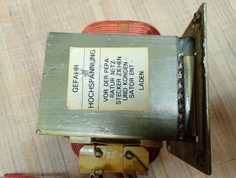 Transformator z mikrofalówki przygotowany do projektu zgrzewarka .