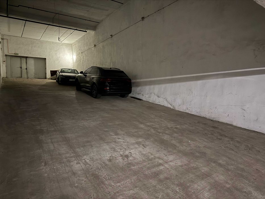 220V Подобово Помісячно Довгостроково підземний паркінг, поруч з метро
