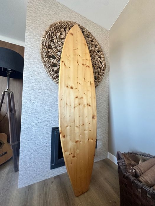 Prancha de surf decorativa em pinho