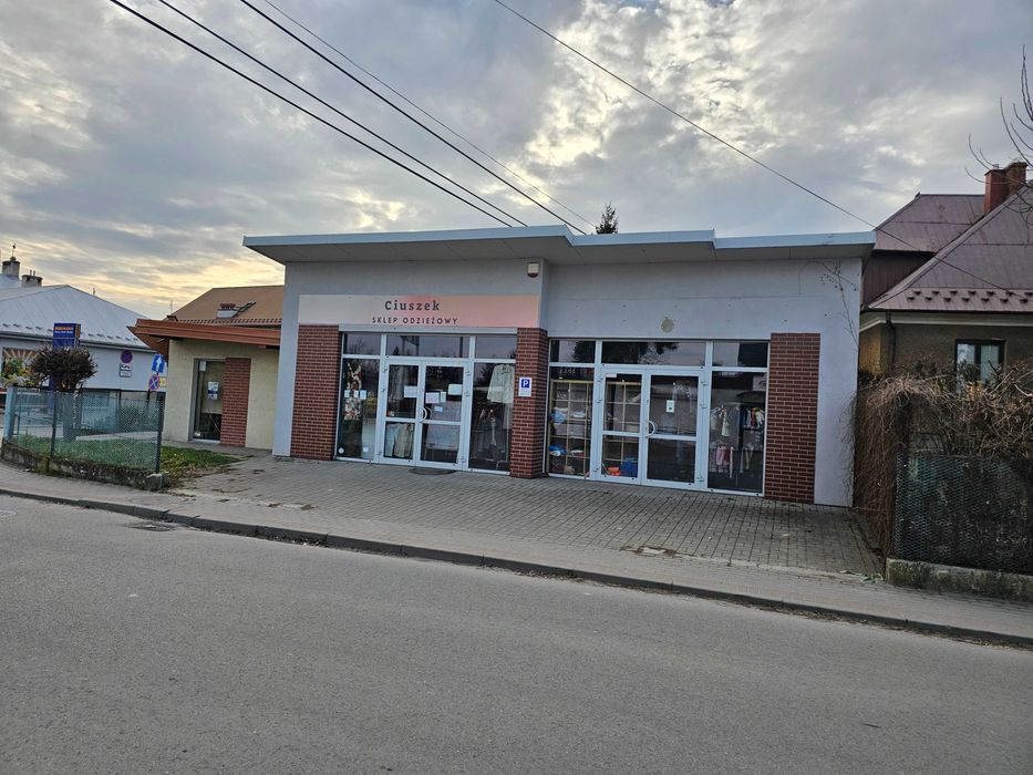 Lokal handlowy 85 m² do wynajęcia – Brzesko (przy placu targowym)