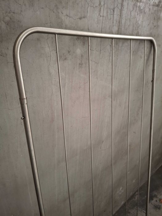 Estendal em inox em muito bom estado