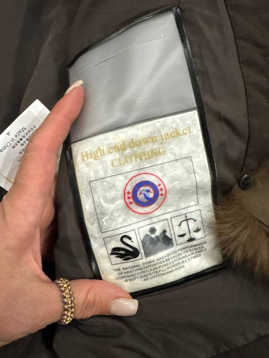 Пухова куртка з натуральним хутром • жіноча куртка коротка з хутром