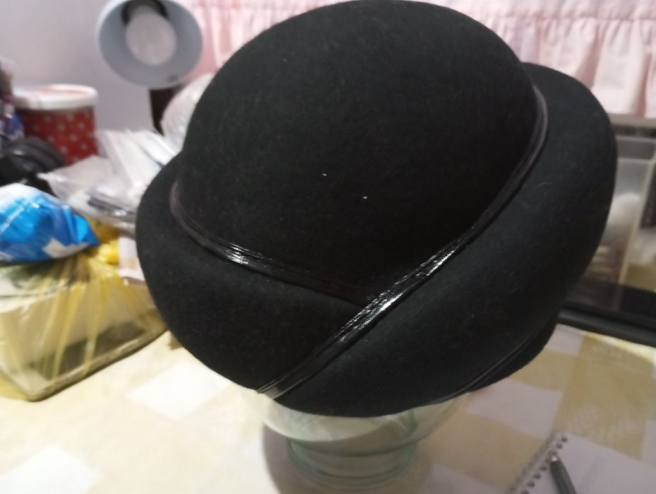 Шапка жіноча фетрова,нова.