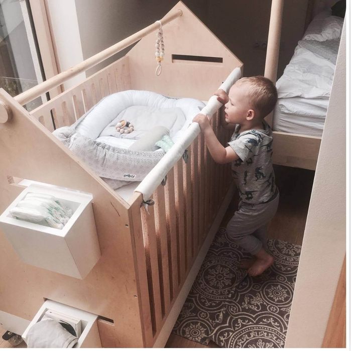 Słodki kokon niemowlęcy w haftowane kwiatuszki Babyly