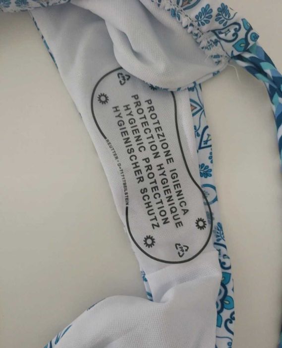 Bikini estampado azul e branco