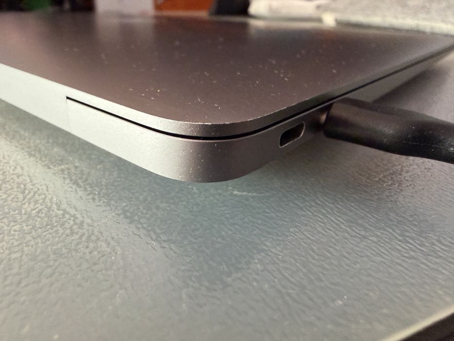 MacBook Air 13” (2020) – i7, 8GB RAM, 256GB SSD – Excelente estado!