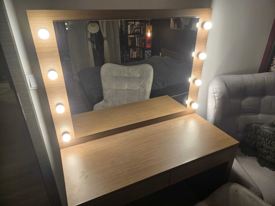 Podświetlana toaletka + regał