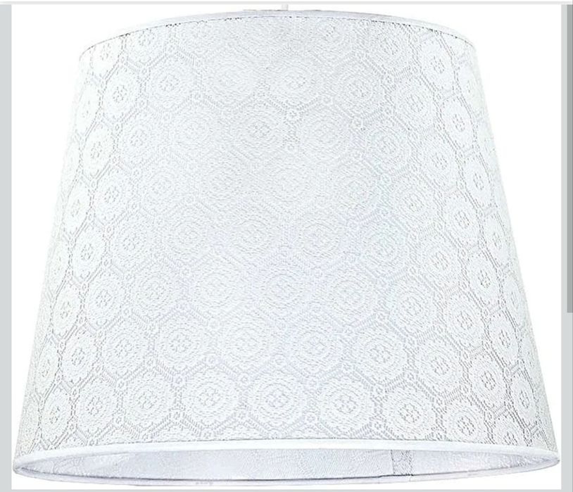 Lampa wisząca, biały abażur stożkowy z szydełkowanej koronki