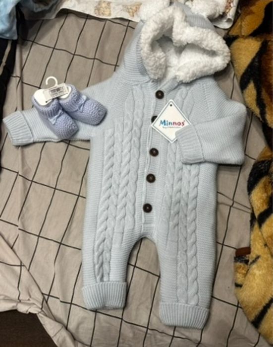 Вʼязаний теплий комбез на хлопчика.