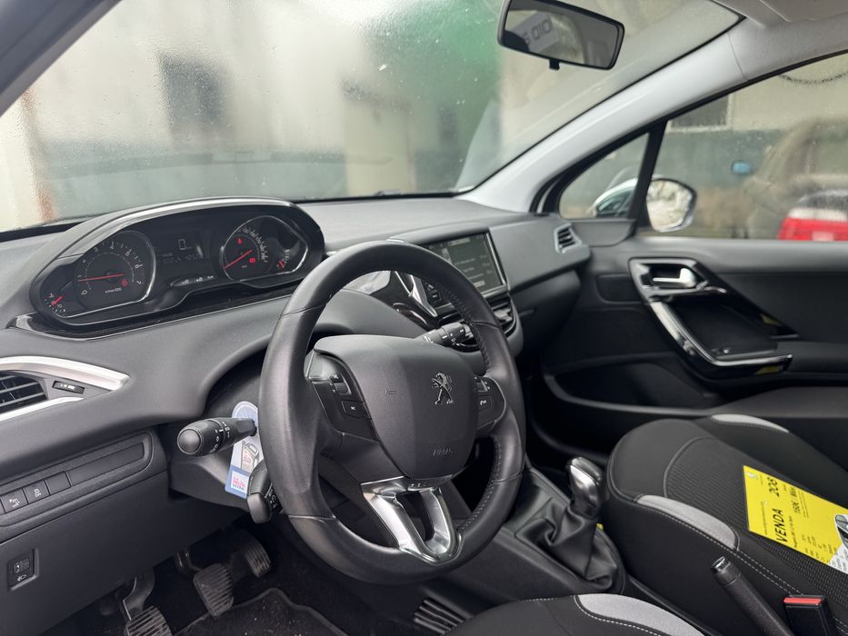 Peugeot 208 1.2 100 mil km revisao feita