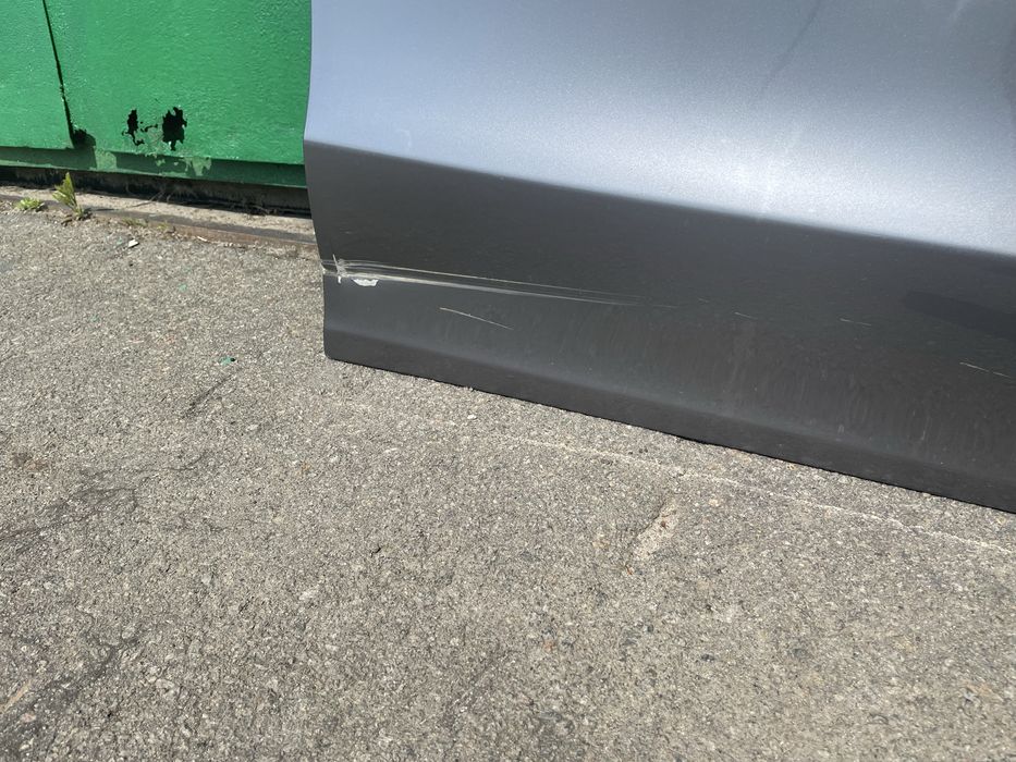 Двері праві тесла вай Tesla y my