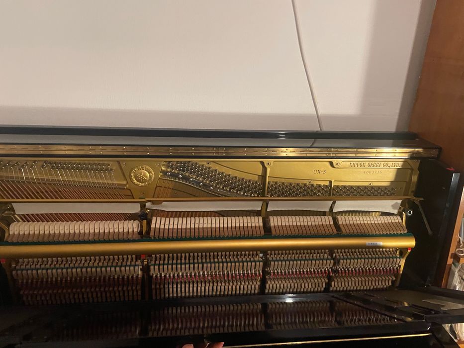 Excelente piano Yamaha UX-3 feito à mão