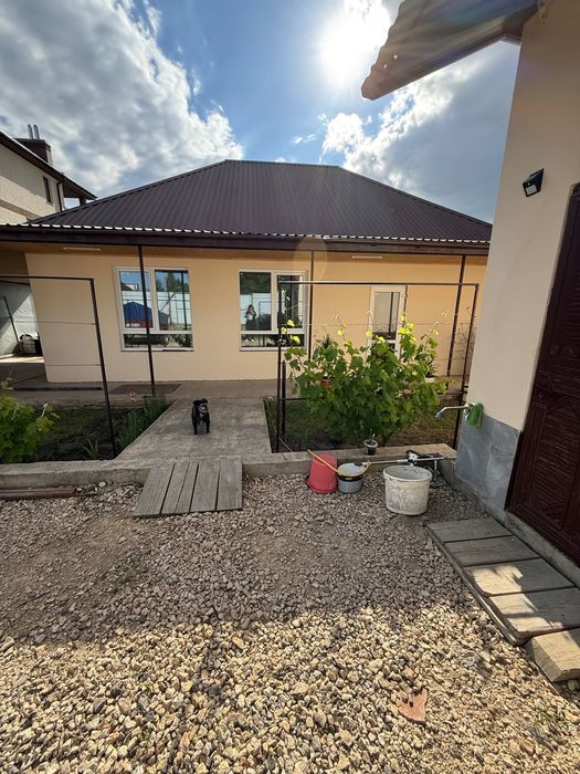 Продам якісний будинок з терасою