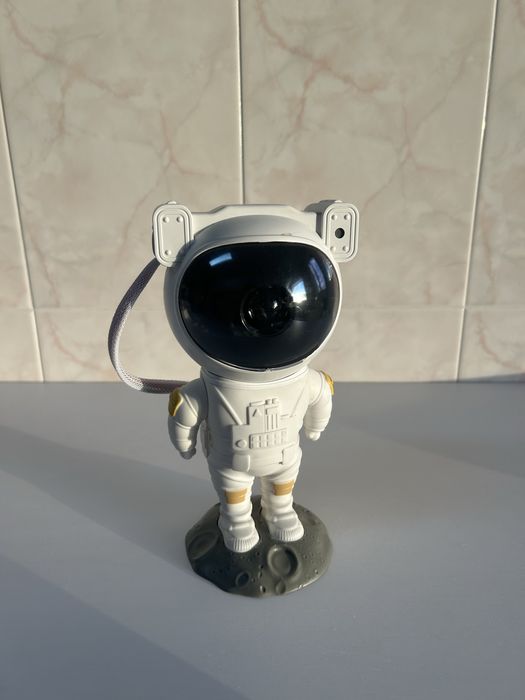 Projetor de Estrelas Galáxia Astronauta LED (Com Cabo Incluído)